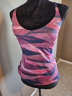 Nike Women's Pink Patterned Performance Tank Top